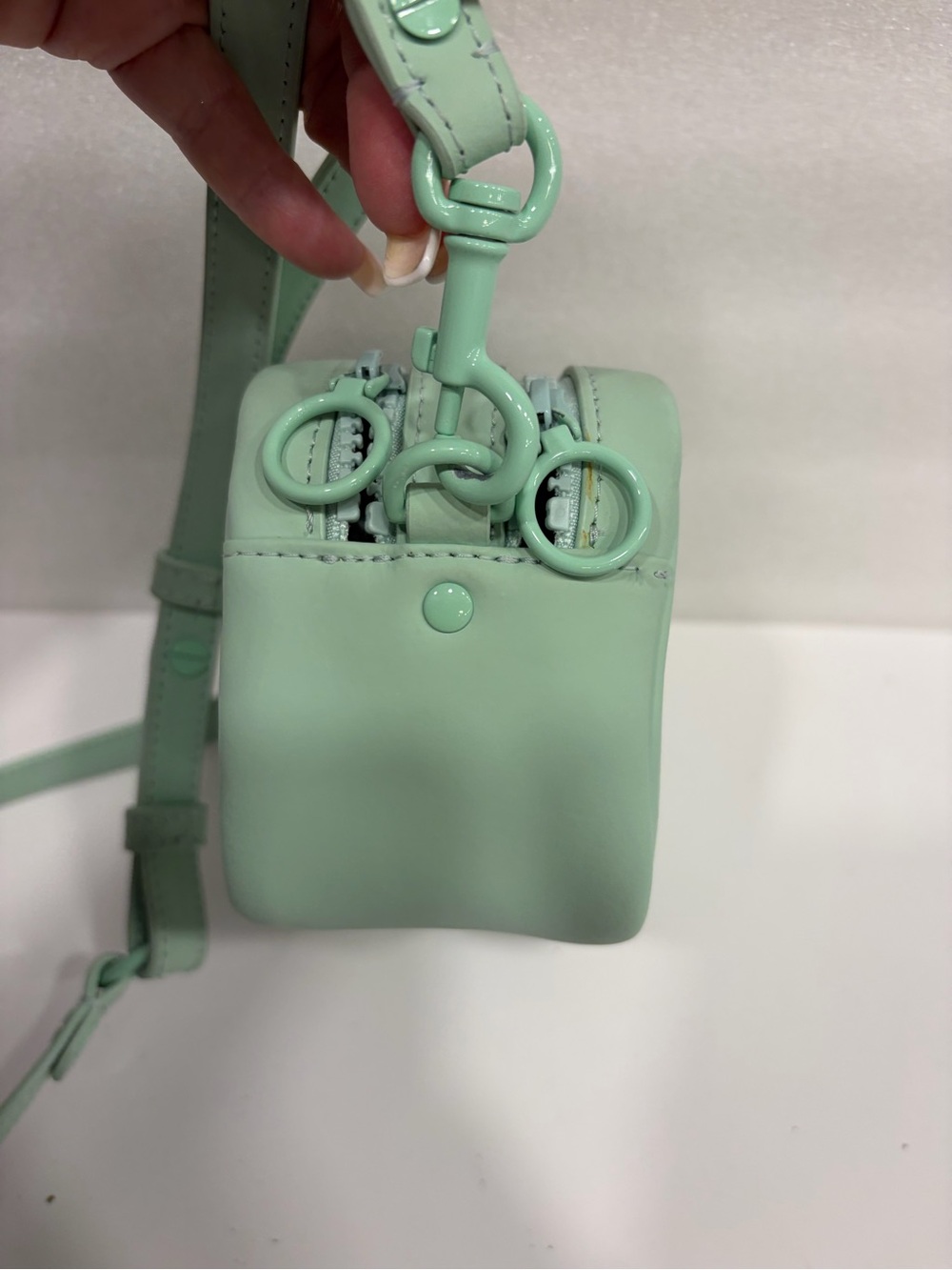 Tory Burch Mint Leather Crossbody Camera Bag - Picture 4 of 8